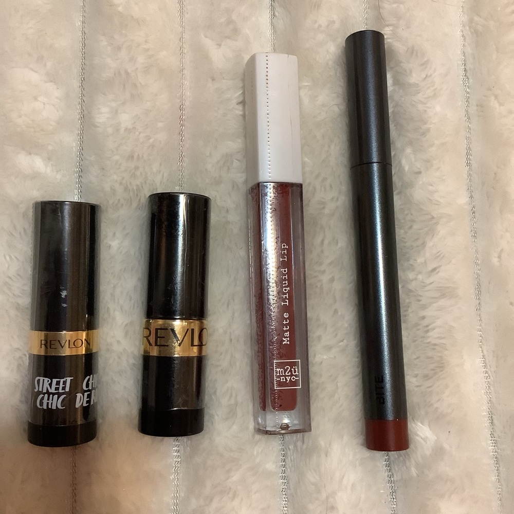 NEW! Bundle of 4 lippies 💄